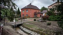 Obyvatelé Šilheřovic odklízeli následky lokálních povodní, 14. května 2021.
