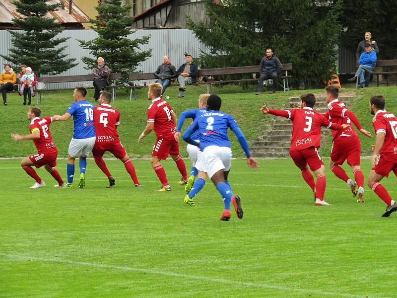 Dolní Benešov dal venku tři góly, přesto nebodoval. Foto: Petr Krömer