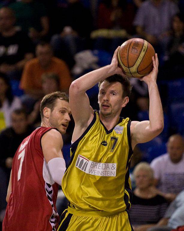 BK Breda & Weinstein Opava - Basketball Brno 100:72