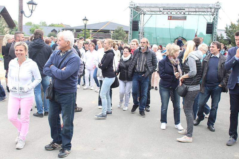 Snímek z prezidentské návštěvy Miloše Zemana obce Jakartovice, 15. května 2018.