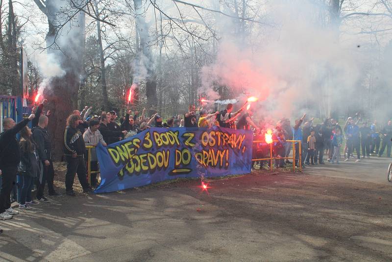 Opavští fanoušci přišli hráče podpořit před odjezdem do Ostravy