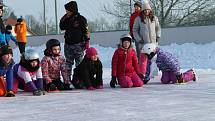 Po hokejovém open air zápasu ve Větřkovicích následoval curling.