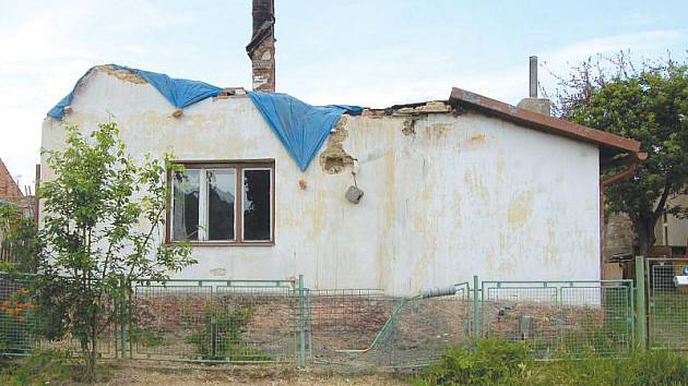 Takto vypadá dům v Moravici, který nedávno poničil požár.