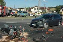 Střet motocyklu a automobilu si vyžádal dva zraněné. Vážná dopravní nehoda se odehrála v neděli krátce před šestnáctou hodinou v blízkosti Branky u Opavy.