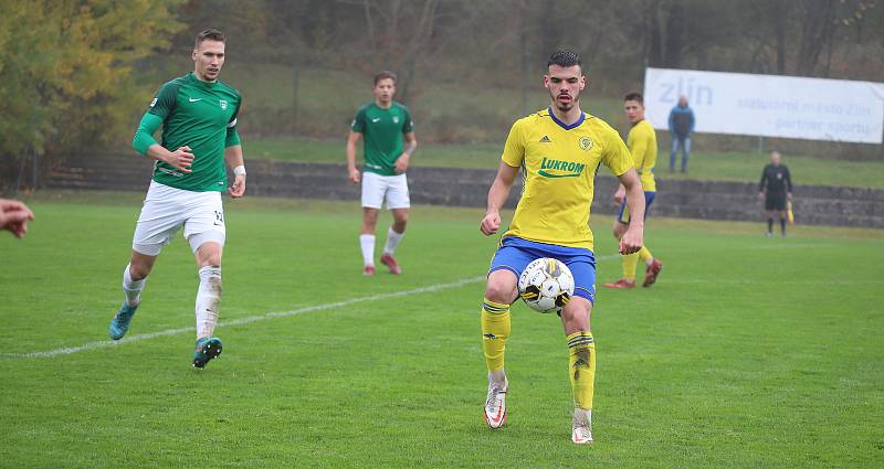 Fotbalisté Zlína B (žluté dresy) v posledním domácím zápase podzimní části třetí ligy podlehli Hlučínu 2:3.