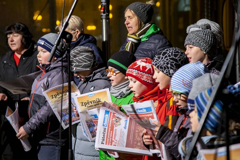 Akce Deníku Česko zpívá koledy na Dolním náměstí v Opavě v roce 2018.