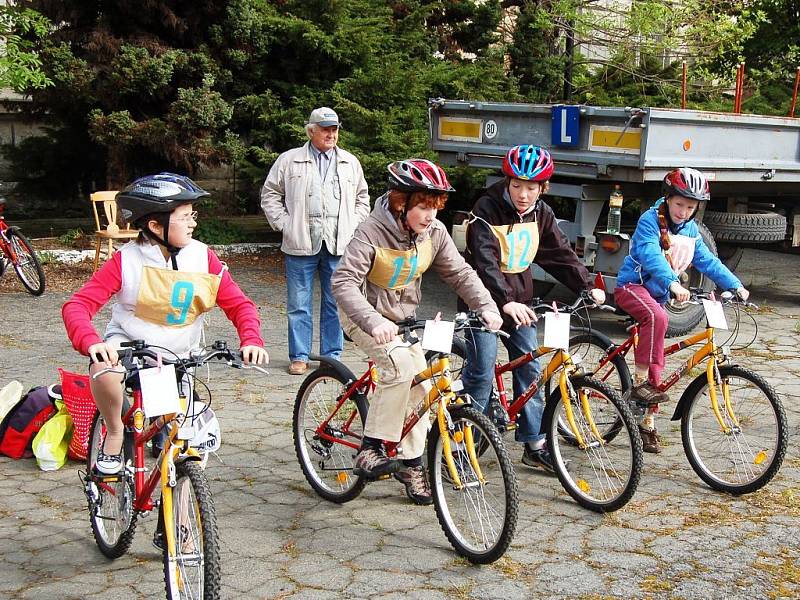 Naučí se bezpečně jezdit a navíc je to baví. Šedesát žáků z opavských základních škol se letos přihlásilo do soutěže mladých cyklistů.