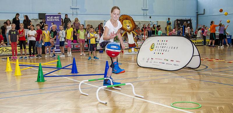 Velká basketbalová roadshow se konala v tělocvičně Základní školy Otické v Opavě. 