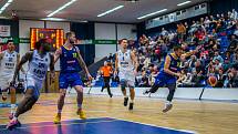 Z basketbalového utkání NBL Kolín - Opava (75.80). Foto: David Kratochvíl