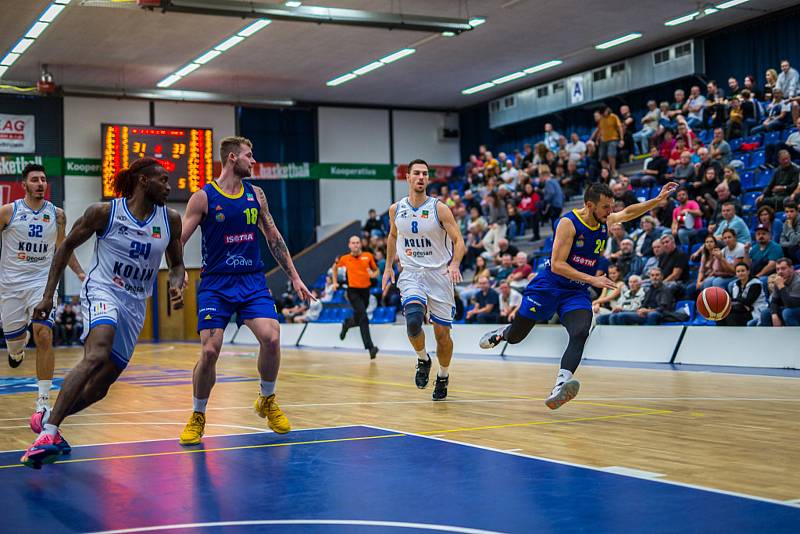 Z basketbalového utkání NBL Kolín - Opava (75.80). Foto: David Kratochvíl