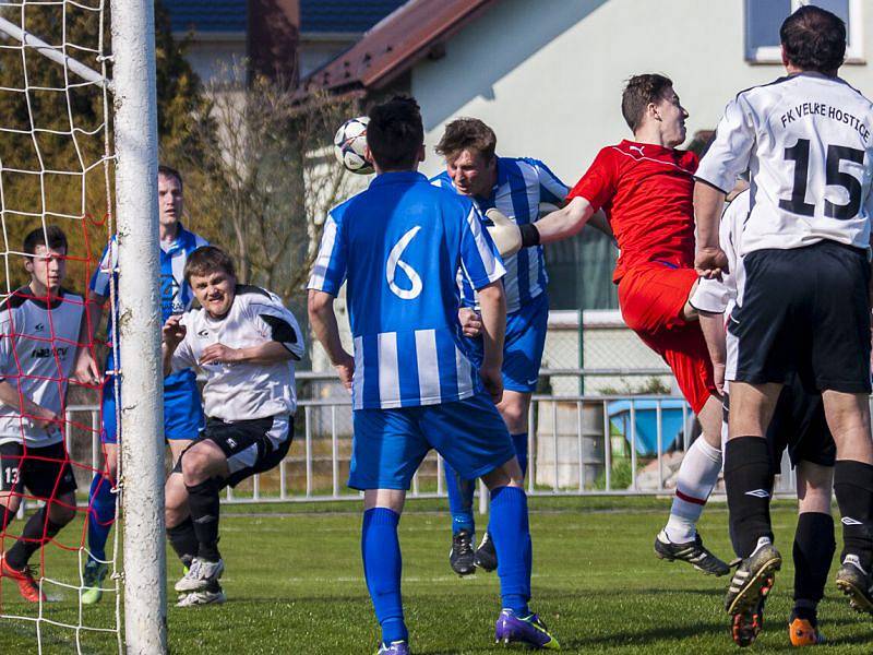 Velké Hoštice – Úvalno 1:1 (vedoucí branku hostů střílí Zdeněk Sovadina)