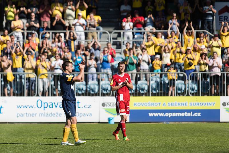 Nedělní duel opavských fotbalistů s olomouckou Sigmou byl hlavně o Zdeňku Pospěchovi. Osmatřicetiletá legenda odehrála svůj poslední zápas kariéry.