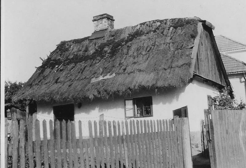 VÝMĚNEK pana Malchárka, číslo popisné 7. Zbouráno v roce 1952.