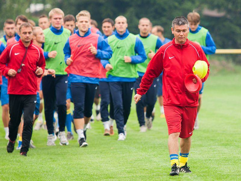 První trénink fotbalistů Opavy pod vedením nového trenéra Davida Vavrušky.