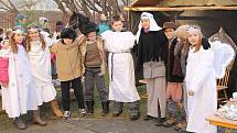Ani letos nepřerušili žáci Základní školy T. G. Masaryka v Opavě pětiletou tradici a opět na motivy této události připravili živý betlém.