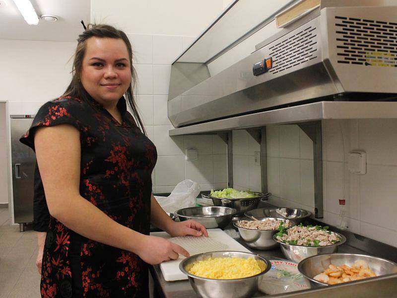 Aneta Tranová v útrobách Gastrocentra Slezské univerzity v Opavě.