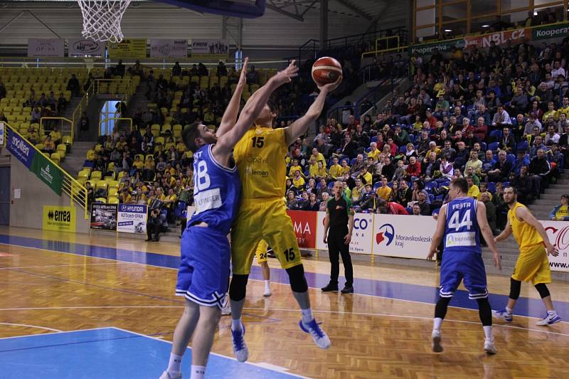 BK Opava – USK Praha 72:57 (24:11, 42:26, 59:44) 