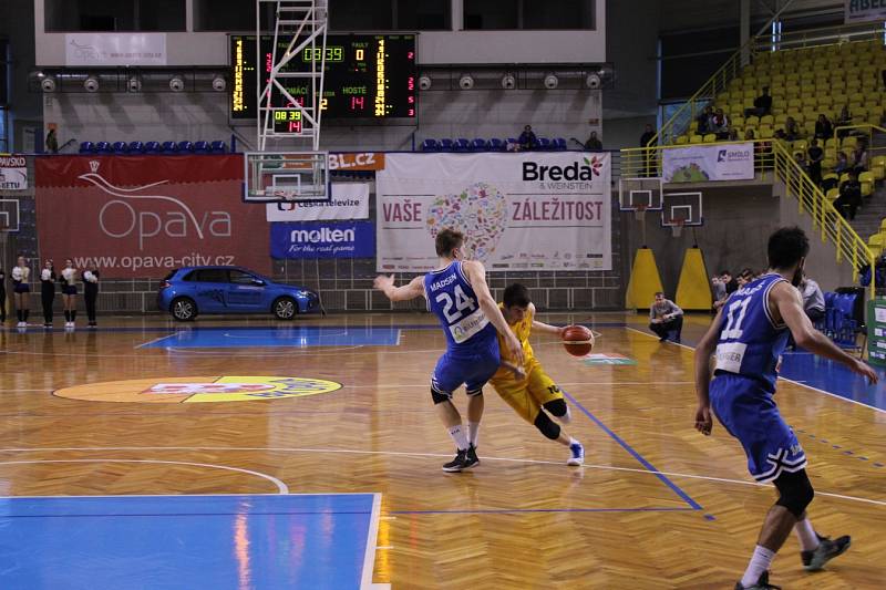 BK Opava – USK Praha 72:57 (24:11, 42:26, 59:44) 