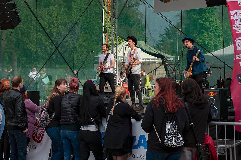 Takový byl Opavský majáles v roce 2019. Open Air festival pod širým nebem v Městských sadech.