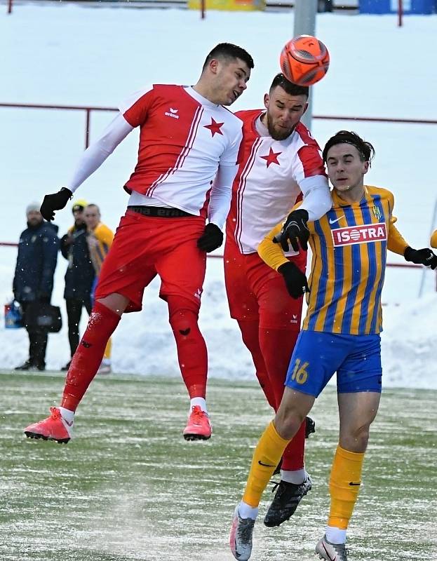 Fotbalisté karlovarské Slavie si drze vyšlápli na omlazený tým ligové Opavy, který porazili v poměru 3:0.