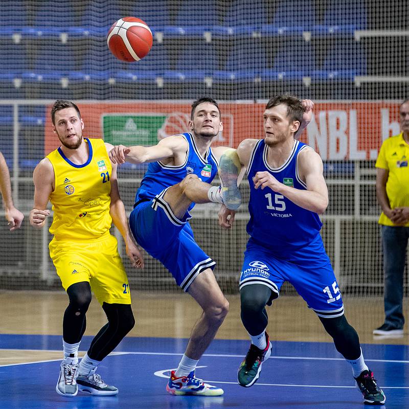 BK Opava - USK Praha 80:73