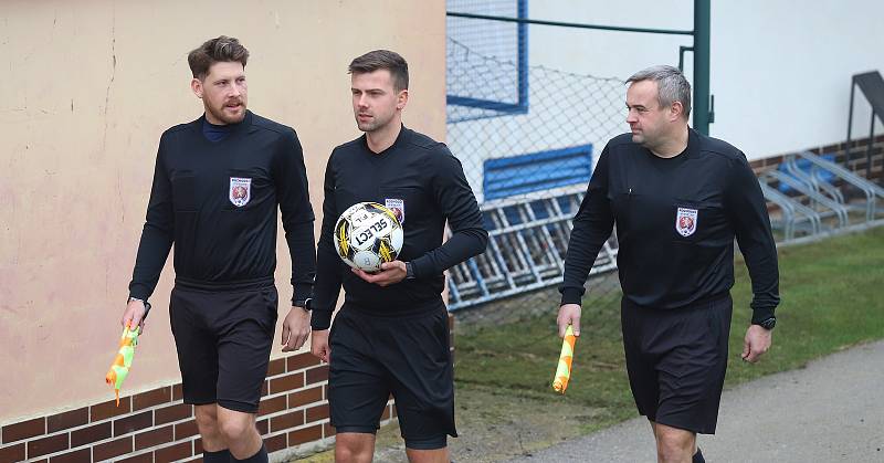 Fotbalisté Zlína B (žluté dresy) v posledním domácím zápase podzimní části třetí ligy podlehli Hlučínu 2:3.