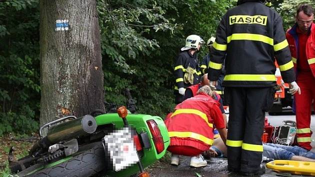 Dvě jednotky hasičů spolu s dalšími složkami IZS zasahovaly v sobotu u těžké dopravní nehody motocyklu mezi Bohučovicemi a Chvalíkovicemi.