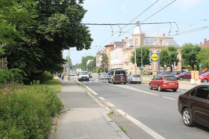 Dopravní nehoda na Olomoucké ulici v Opavě, čtvrtek 24. června dopoledne.