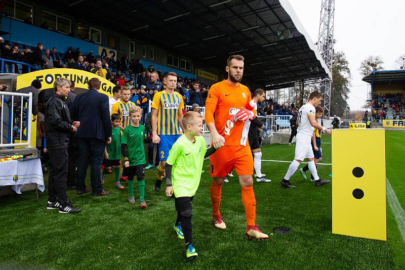 V popředí Vojtěch Šrom v dresu SFC Opava. Ilustrační foto.