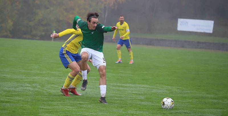 Fotbalisté Zlína B (žluté dresy) v posledním domácím zápase podzimní části třetí ligy podlehli Hlučínu 2:3.