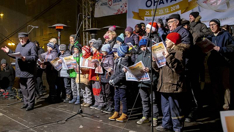 Akce Deníku Česko zpívá koledy na Dolním náměstí v Opavě v roce 2018.