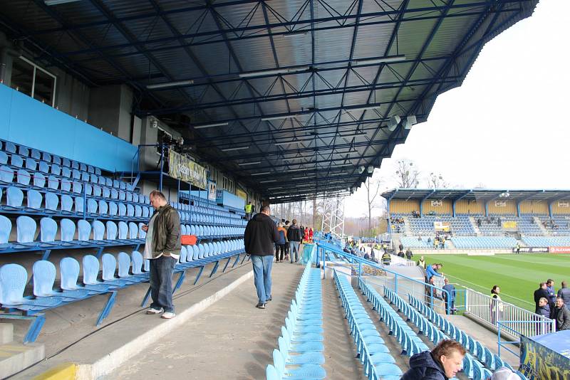 Stadion v Městských sadech už je připraven na očekávané derby