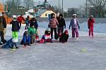 Po hokejovém open air zápasu ve Větřkovicích následoval curling.