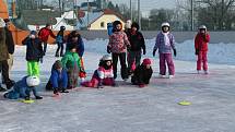 Po hokejovém open air zápasu ve Větřkovicích následoval curling.