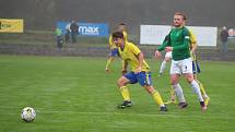 Fotbalisté Zlína B (žluté dresy) v posledním domácím zápase podzimní části třetí ligy podlehli Hlučínu 2:3.