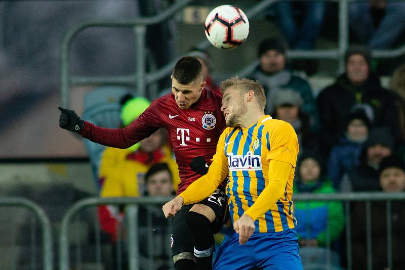 Opava - Zápas osmifinále MOL Cupu mezi SFC Opava a AC Sparta Praha 28. listopadu 2018 na Městském stadionu v Opavě. Matěj Hrabina (SFC Opava).