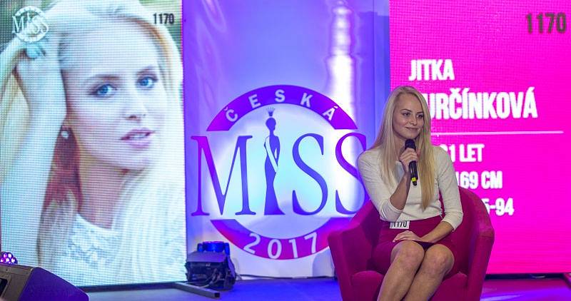 V pořadí třetí zastávka castingu na Českou Miss 2017 se v úterý konala v opavském obchodním centru Breda&Weinstein. Ze 42 přihlášených účastnic nejen z celého kraje, ale třeba také ze Slovenska, se v Opavě nakonec představilo 25 soutěžících.