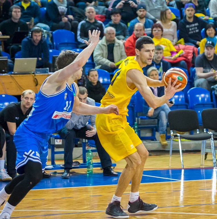 BK Opava – USK Praha 67:56 (19:14, 30:28, 55:37). 