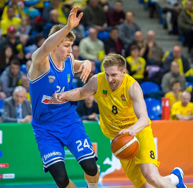 BK Opava – USK Praha 72:57 (24:11, 42:26, 59:44)