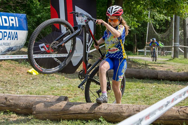 Závod na horských kolech pro širokou veřejnost od 2 let.Adrenalinová trať ve Slavkovském lesíku s překážkami.