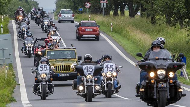 Motorkáři se o víkendu vydali společně z Opavy do Krnova a zpátky. Víkendová akce byla uspořádána jako oslava pro čtveřici motorkářů, kteří slaví životní jubileum.