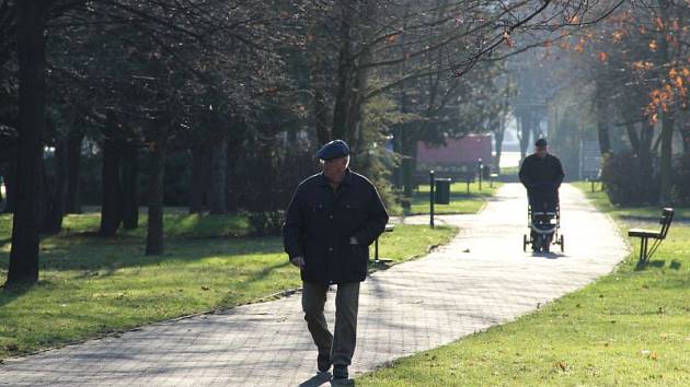 Park u nádraží v Hradci nad Moravicí. Právě na tomto místě má vzniknout společenský a relaxační prostor. S revitalizací parku by chtělo vedení města začít v roce 2016.