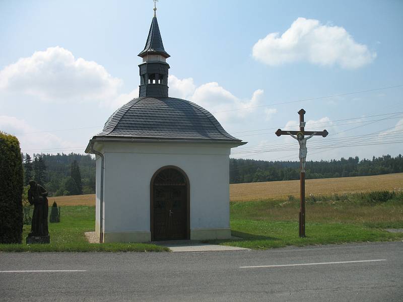 Kaple sv. Felixe leží v místní části Nové Vrbno.