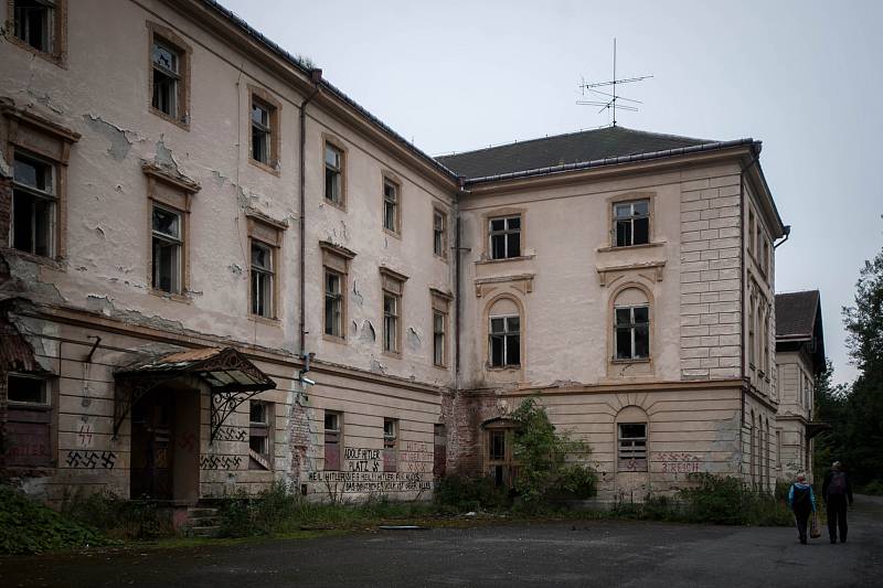 Jánské Koupele (německy Bad Johannisbrunn), dříve také Melčské lázně, jsou bývalé lázně ležící severozápadně od Vítkova v okrese Opava, v rozsáhlých lesích při řece Moravici.