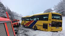 Dopravní nehoda linkového autobusu v Kyjovicích.