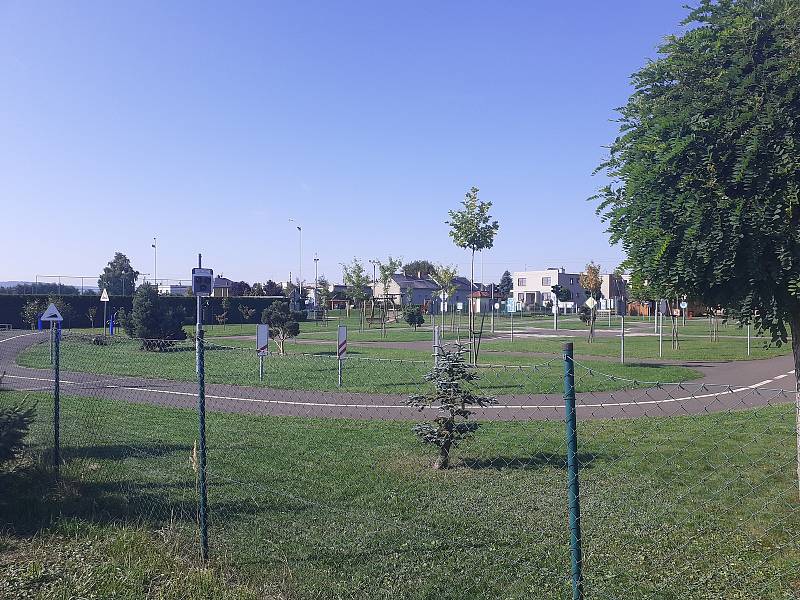 Dopravní hřiště ve sportovním areálu.