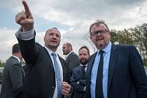 Vláda ČR na návštěvě v Ostravě, 24. dubna 2018 v Ostravě. (vlevo) Jakub Unucka a Dan Ťok (ministr dopravy).