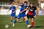 Vlašim - Zápas 23. kola Fortuna národní ligy mezi FC Vlašim a SFC Opava 22. dubna 2018 ve Vlašimi. David Skopec - v, Nemanja Kuzmanovič - o.