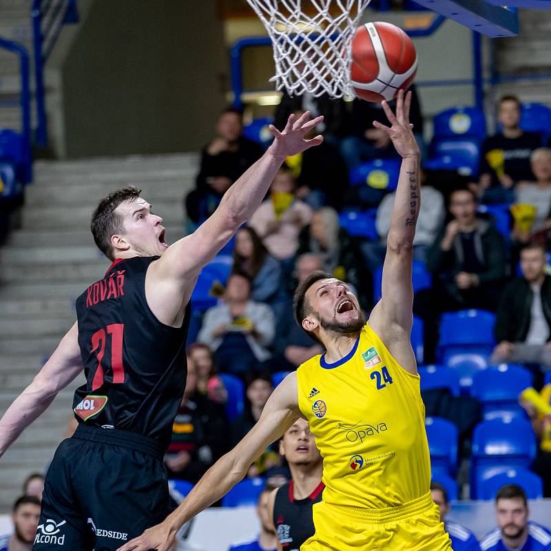 Basketbalový svátek se hlásí o slovo