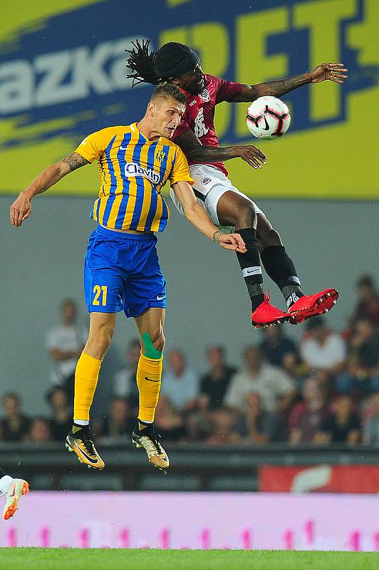 Fotbalové utkání Fortuna ligy mezi celky AC Sparta Praha a SFC Opava 21. července v Praze. Václav Juřena vs Costa.